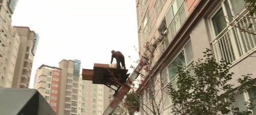 서울시는 13일 서울 아파트 거주민이 엘리베이터로 이삿짐을 나를 경우 평균 10만4000원의 비용이 발생하는 것으로 조사됐다고 밝혔다.<연합뉴스>